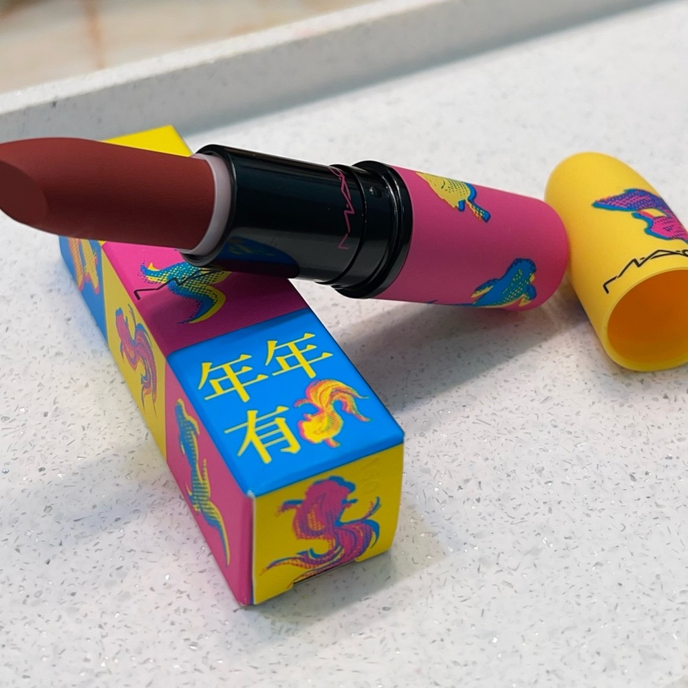 MAC ~ ‘LUCK BE A LADY’ 2021 Moon Masterpiece Lipstick ~ LE, FS, & RARE ~ NIB - Picture 14 of 16